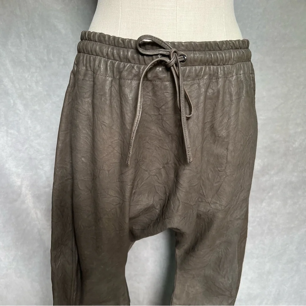 ROCOCO Crinkle Leather Pants Sz S Barrel Drop Crutch Crop Harem Olive Green Soft - Picture 5 of 17